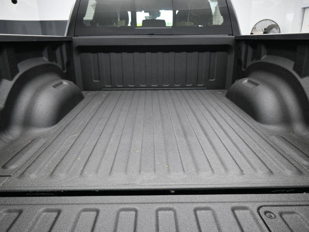 New 2026 Diamond Black Crystal Pearlcoat Ram Limited image 31