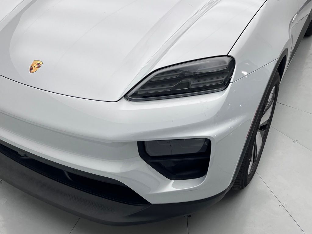 Thumbnail: 2025 Porsche Macan - 28