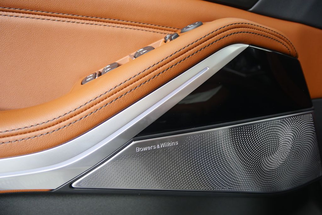 2026 BMW X7 Alpina XB7 13