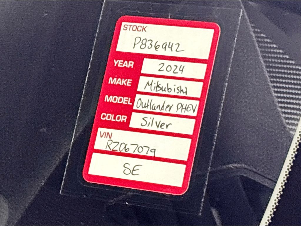 2024 Mitsubishi Outlander PHEV SE