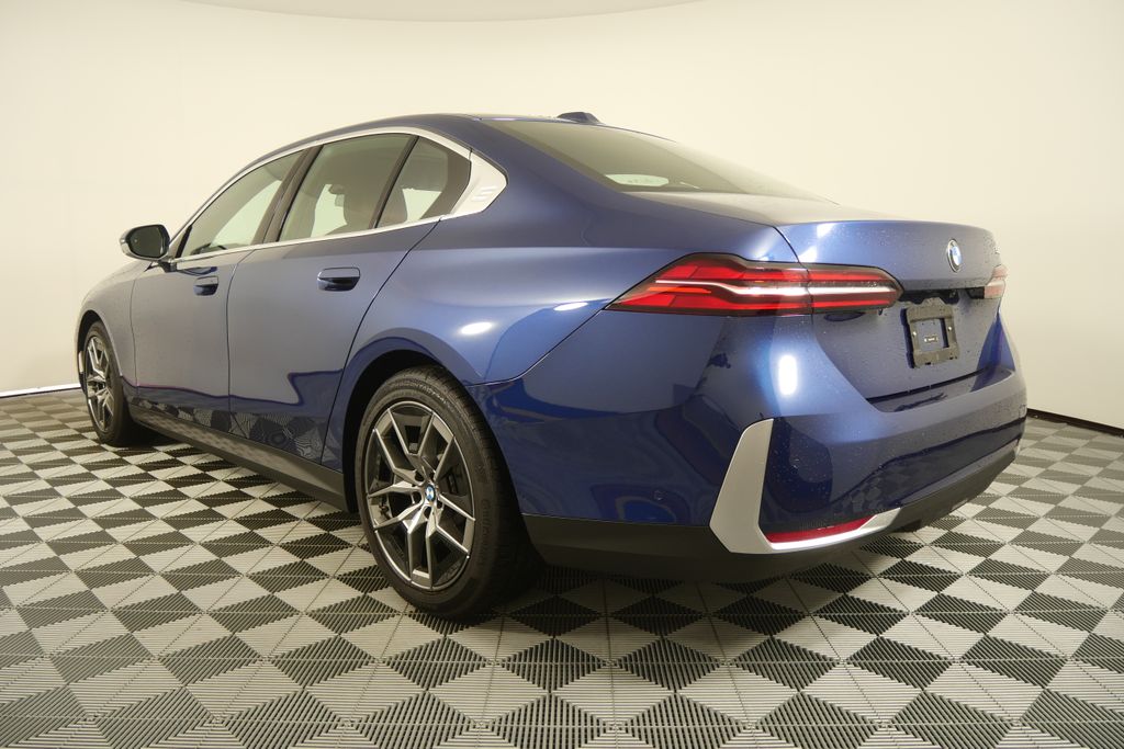 Thumbnail: 2026 BMW 5 Series - 5