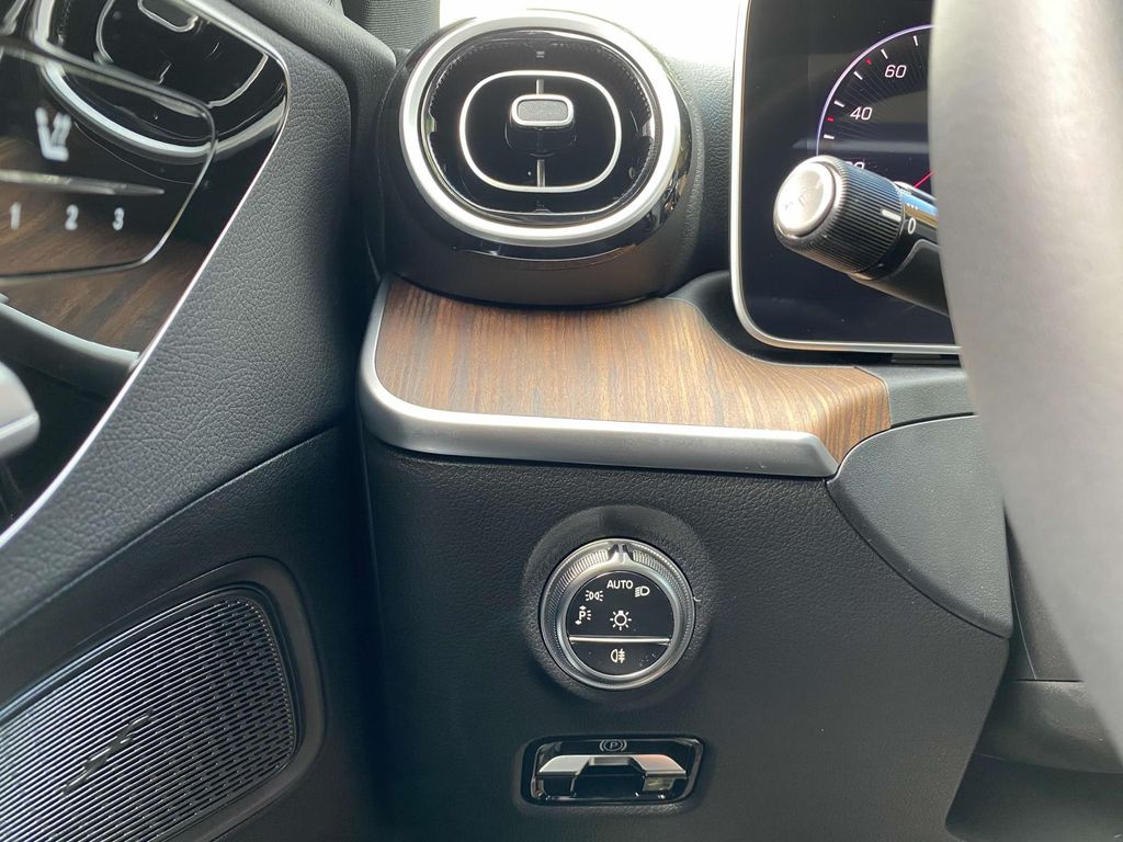 Thumbnail: 2024 Mercedes-Benz C-Class - 27