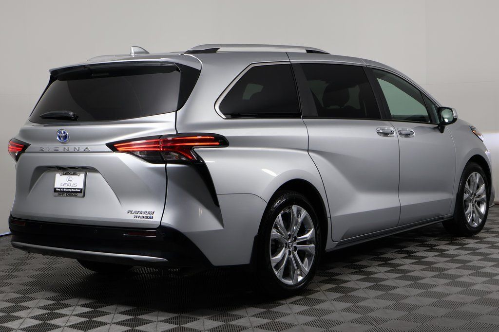 Thumbnail: 2023 Toyota Sienna - 4