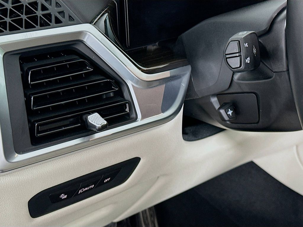 Thumbnail: 2024 BMW X5 - 10