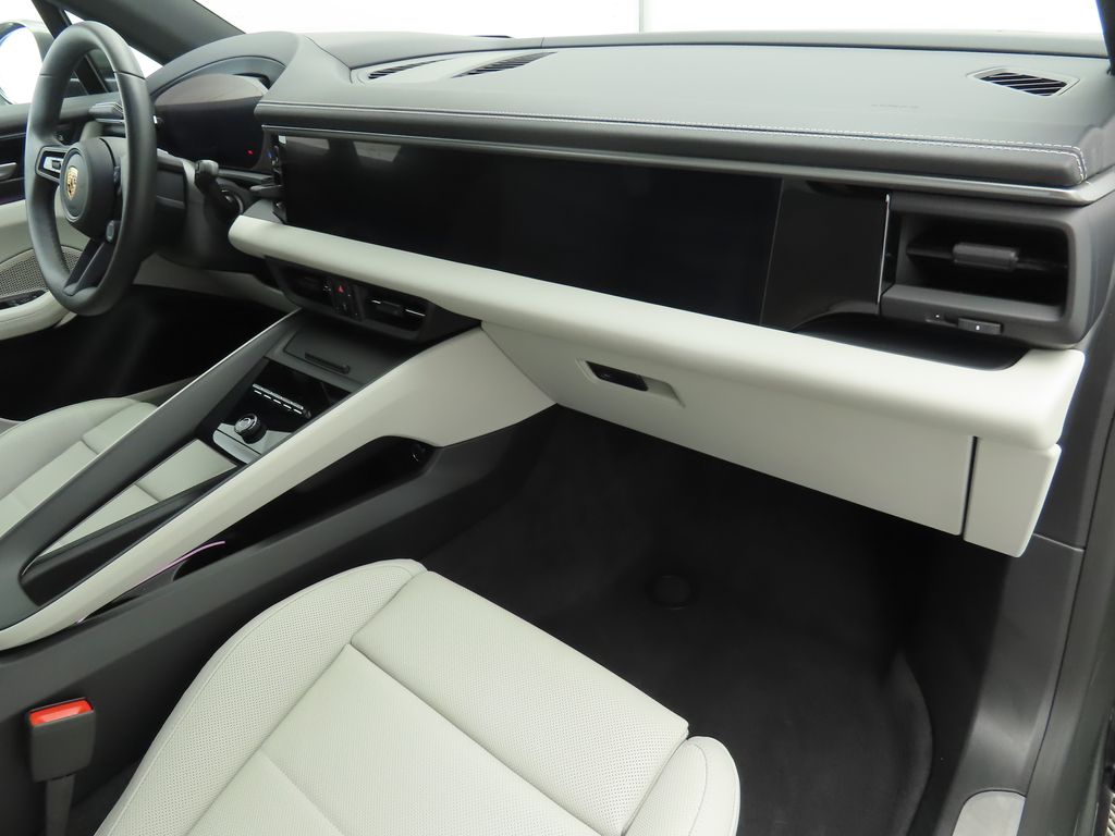 2024 Porsche Macan T 20