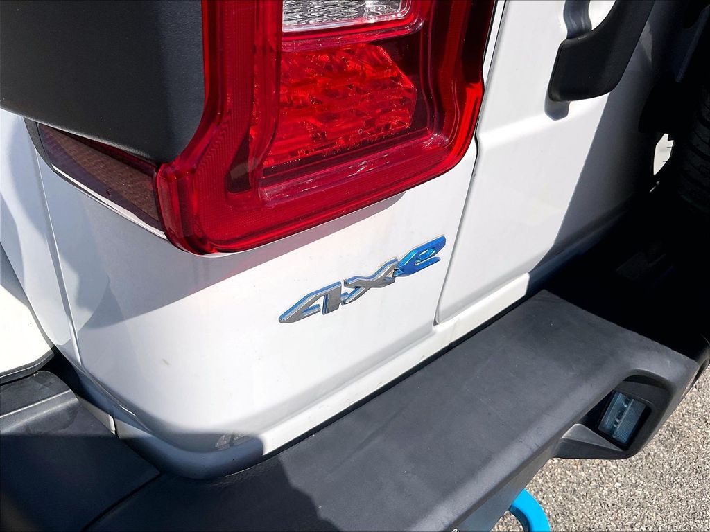 2023 Jeep Wrangler — photo 28
