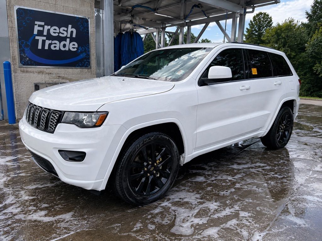 2018 Jeep Grand Cherokee Altitude's photo