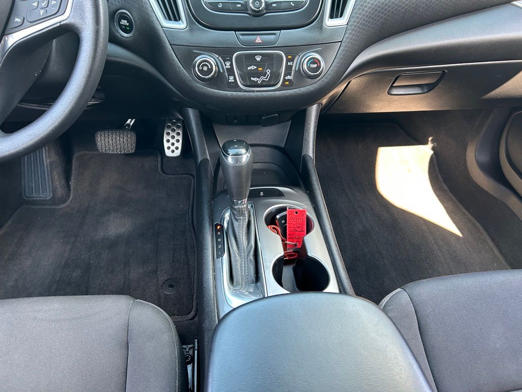 Thumbnail: 2016 Chevrolet Malibu - 16