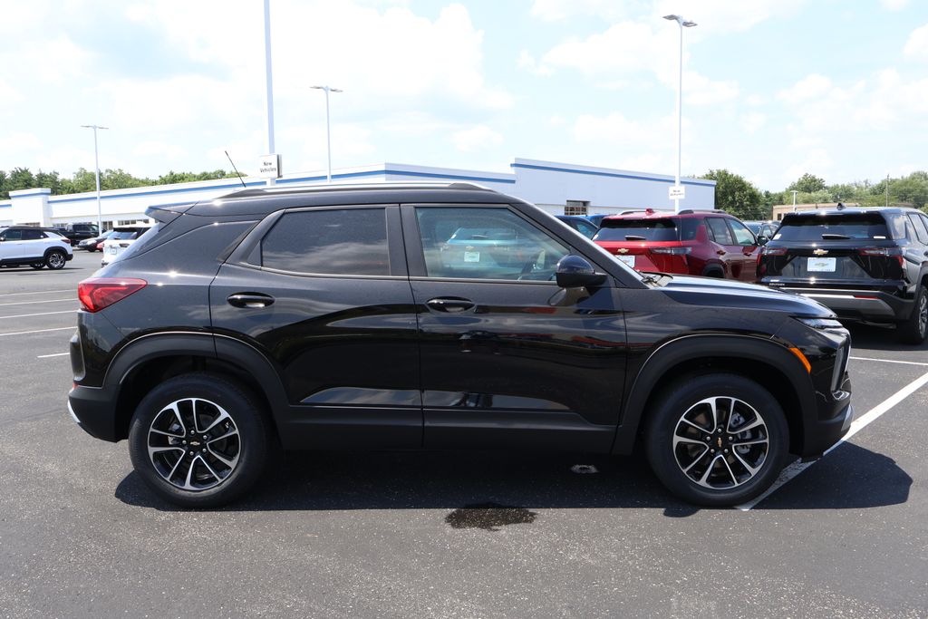 Thumbnail: 2026 Chevrolet TrailBlazer - 9