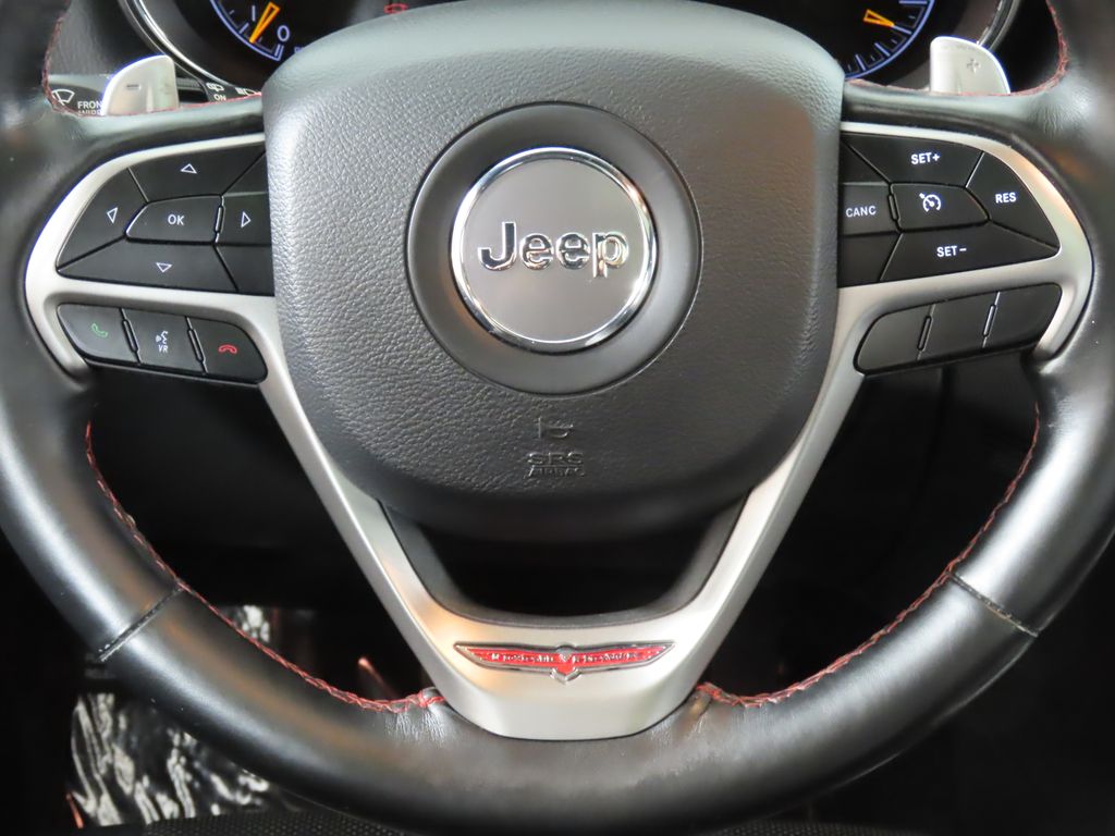 Thumbnail: 2020 Jeep Grand Cherokee - 17