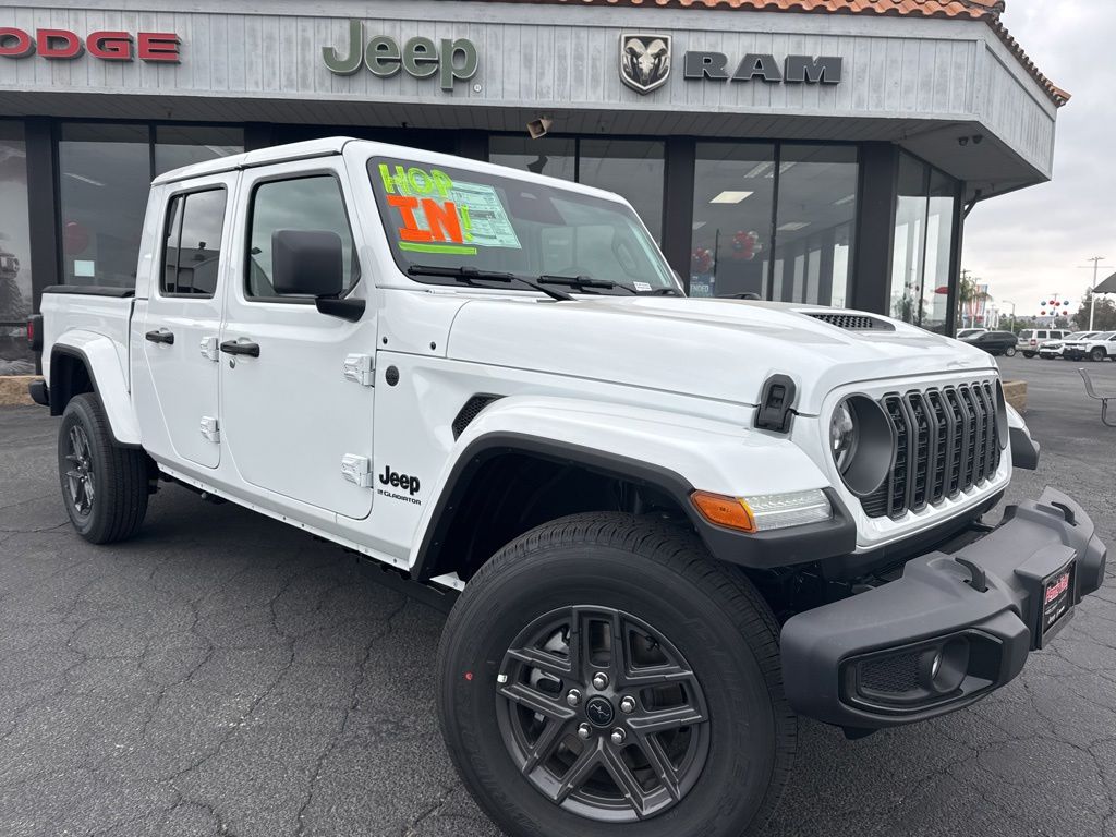 2026 Jeep Gladiator Sport S Auto's photo