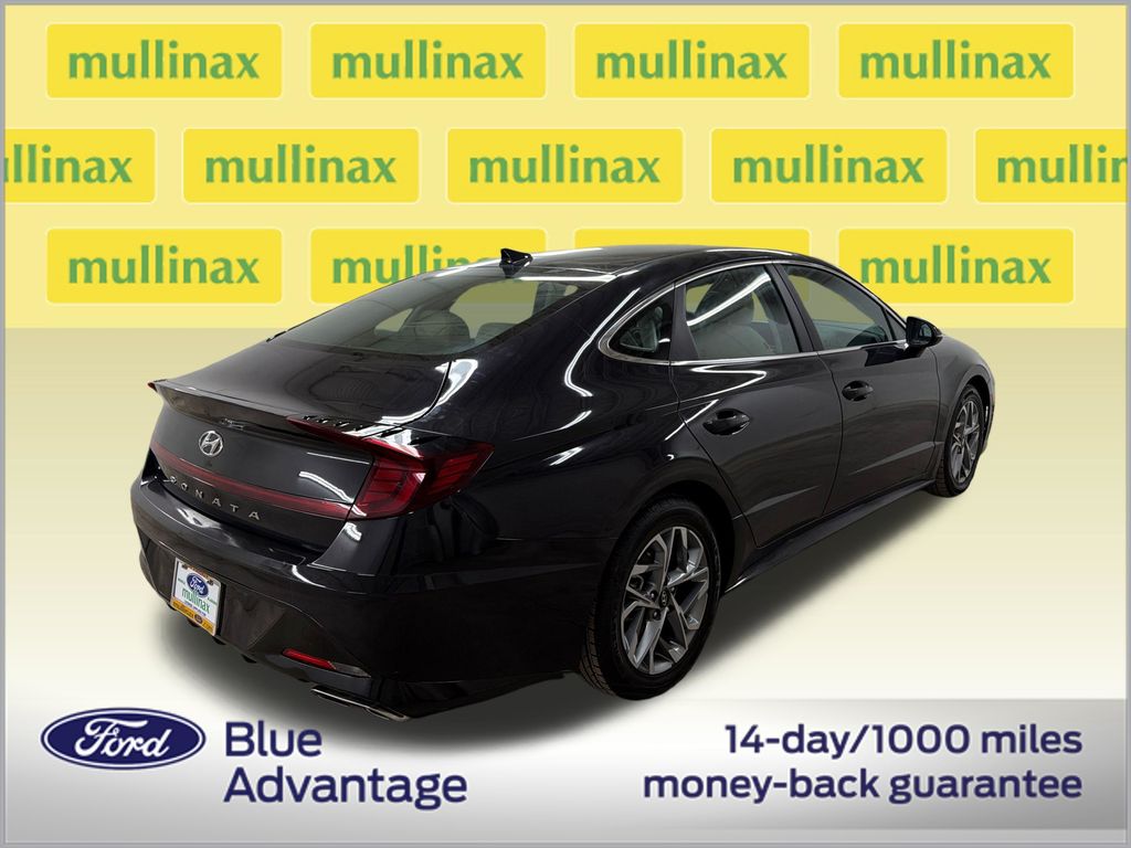 Certified Used 2023 Blue Hyundai SEL image 3