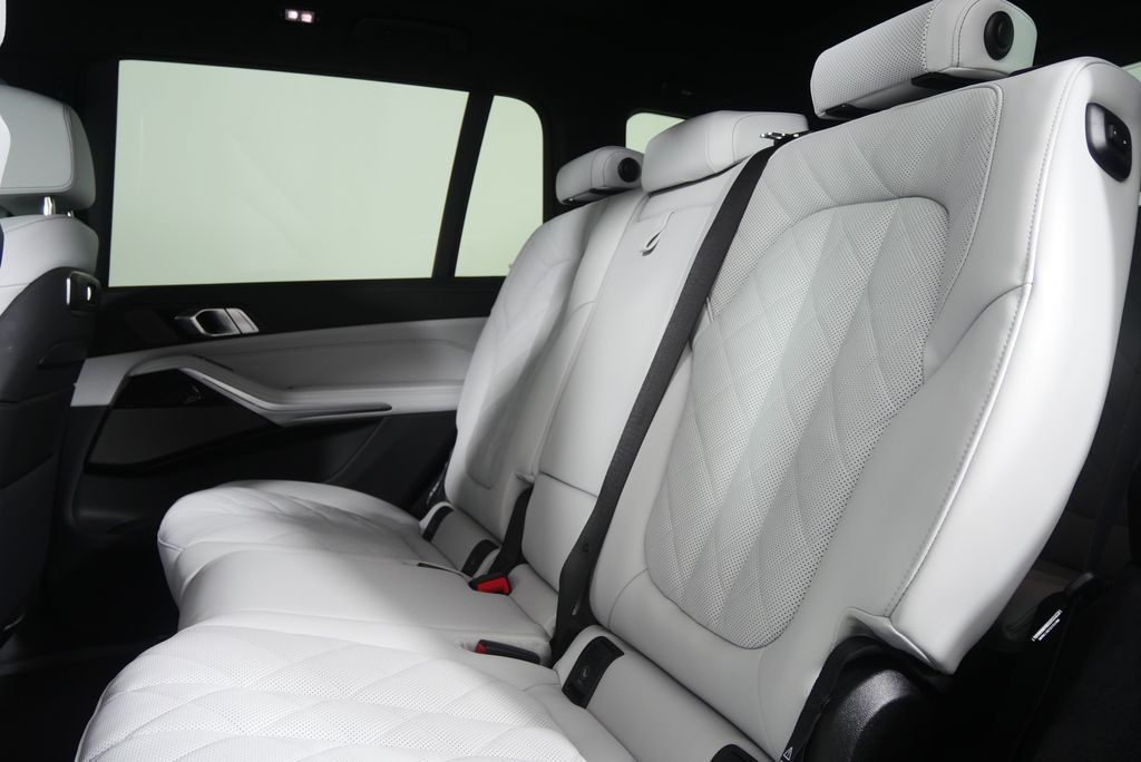 Thumbnail: 2027 BMW X7 - 15