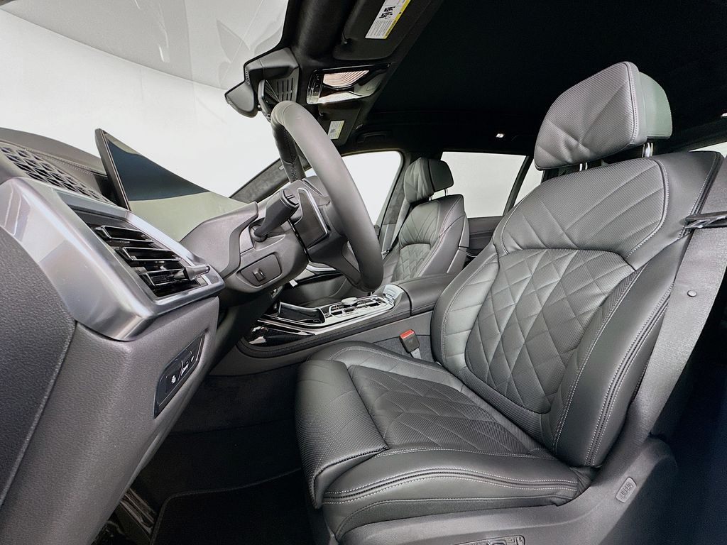 Thumbnail: 2026 BMW X7 - 16