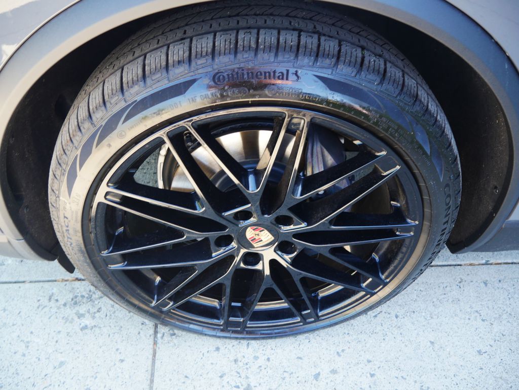 Thumbnail: 2026 Porsche Macan - 12