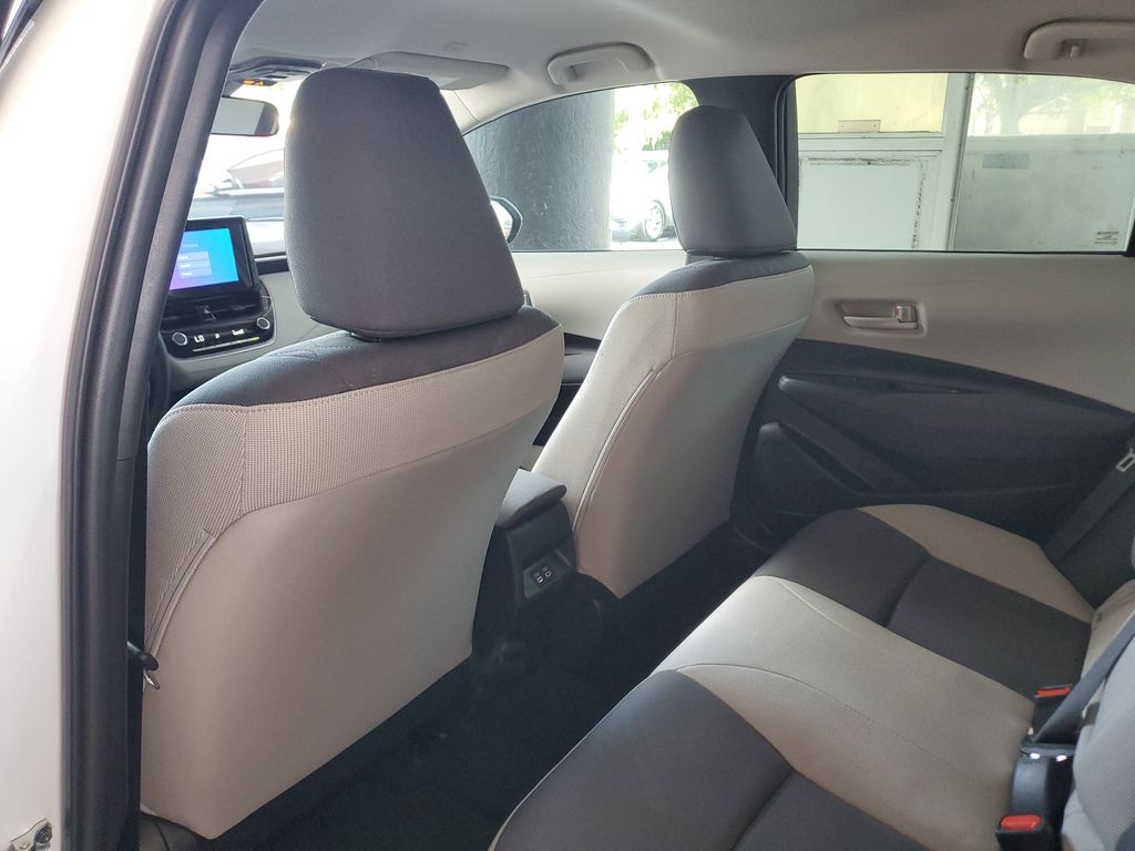 2025 Toyota Corolla LE photo 14