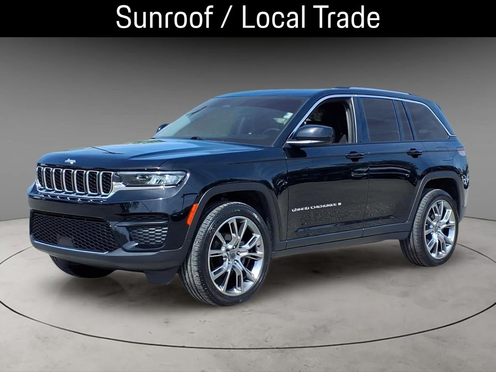 Diamond Black Crystal Pearlcoat 2023 Jeep Grand Cherokee Laredo 4WD SUV / Crossover Four-Wheel Drive 8-Speed Automatic