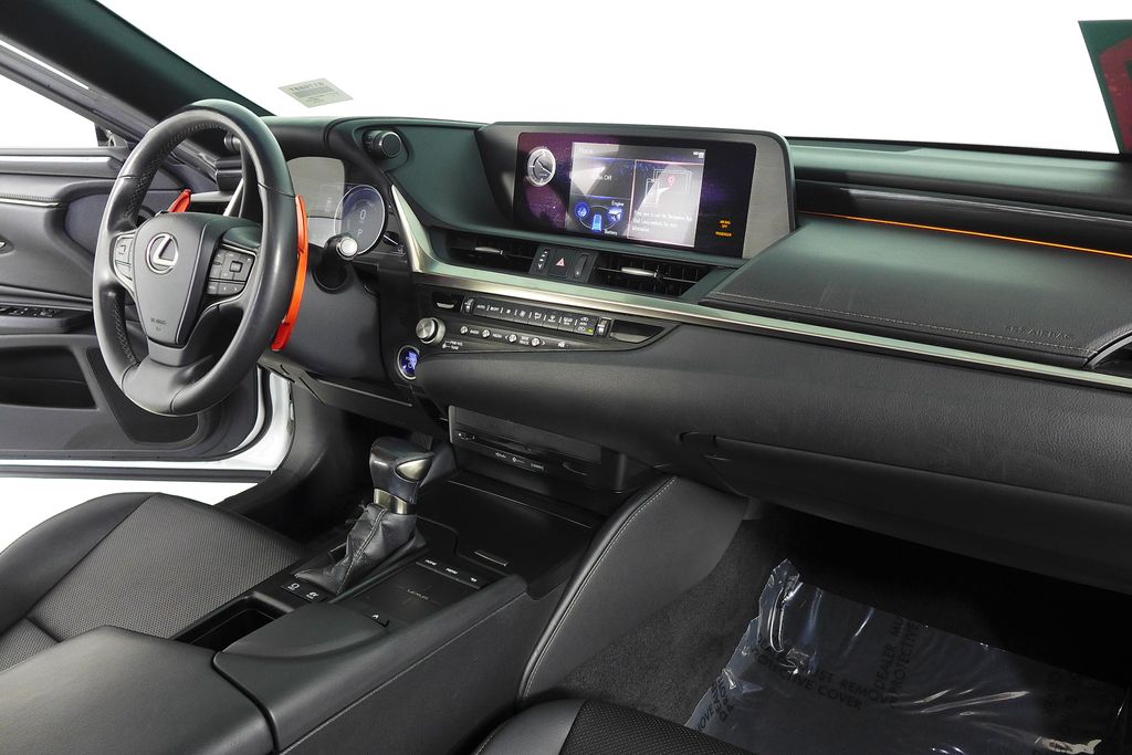 Thumbnail: 2021 Lexus ES - 13