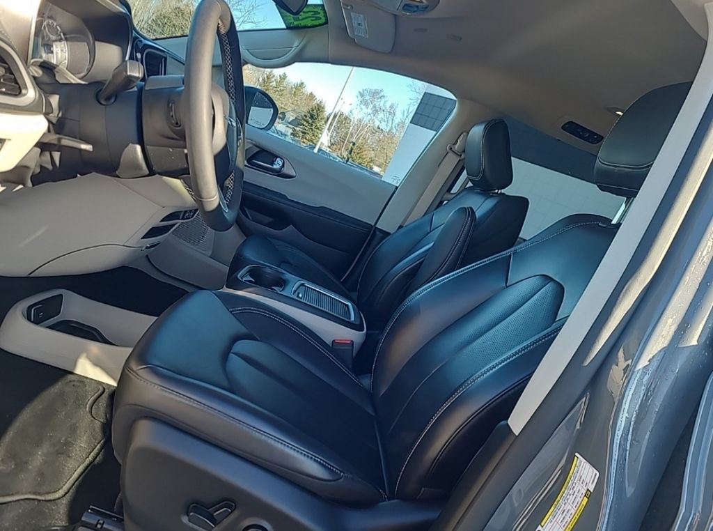 used 2023 Chrysler Pacifica car, priced at $34,299