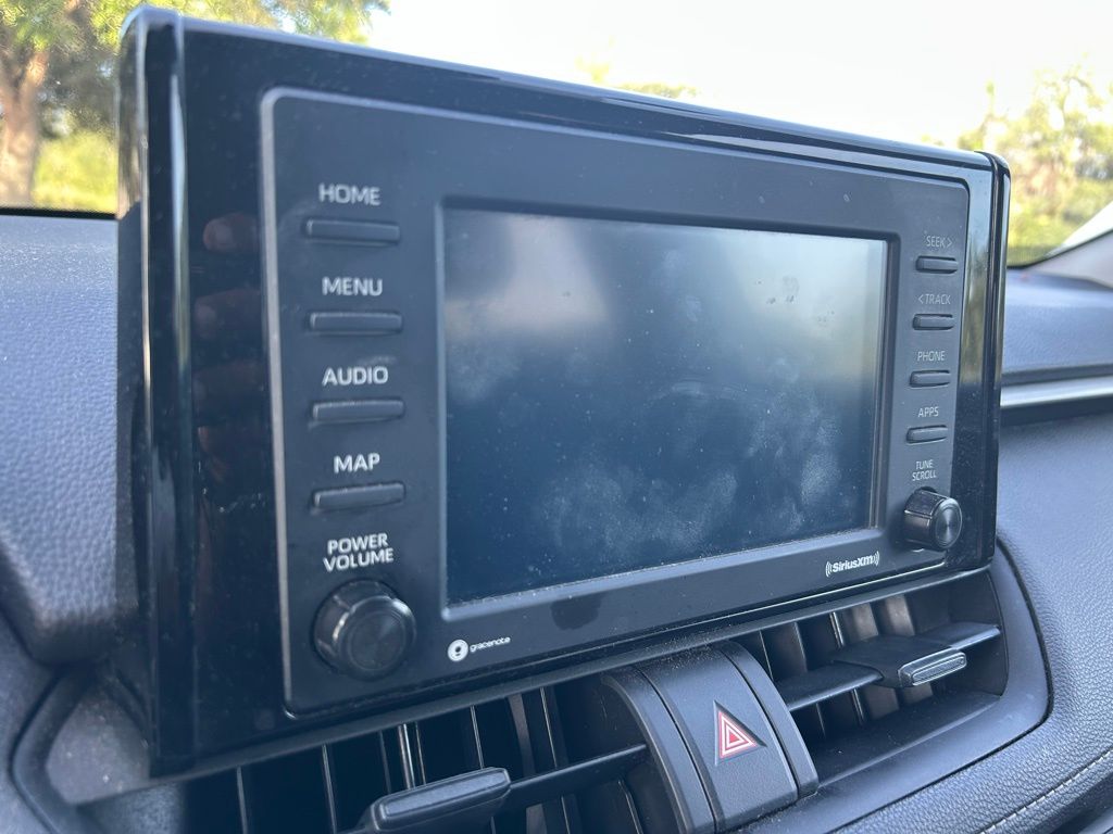 2022 Toyota RAV4 LE 17