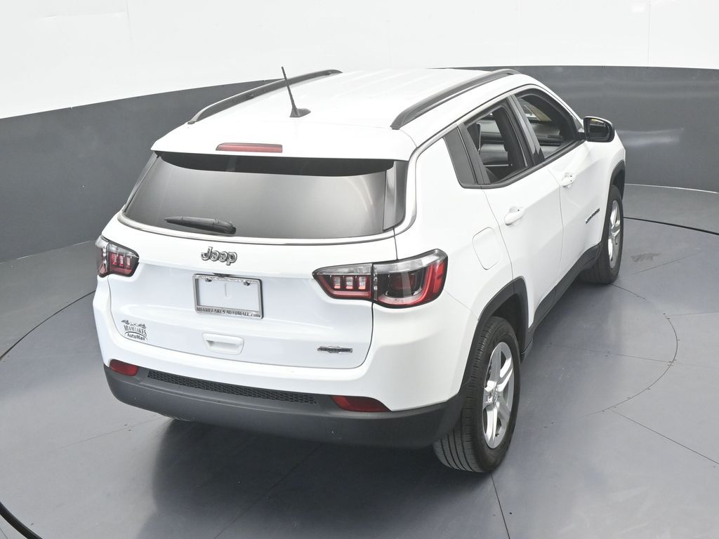 Used 2023 Bright White Clearcoat Jeep Latitude image 14