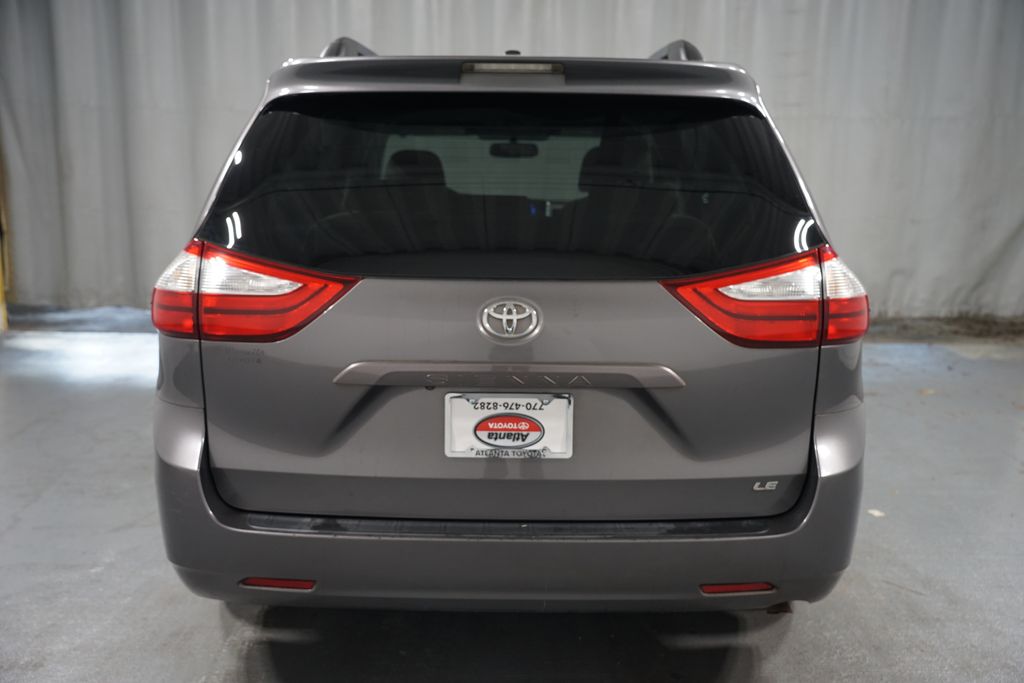 Thumbnail: 2017 Toyota Sienna - 7