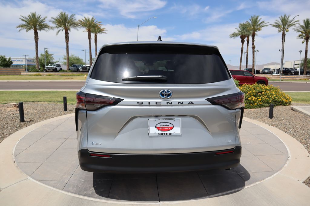 2025 Toyota Sienna LE 6