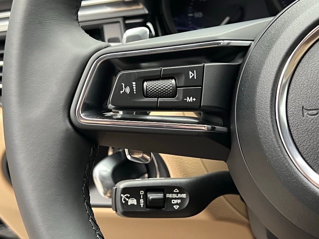 Thumbnail: 2026 Porsche Macan - 7