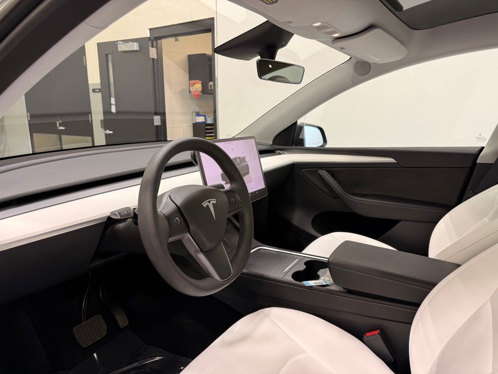 Thumbnail: 2023 Tesla Model Y - 11