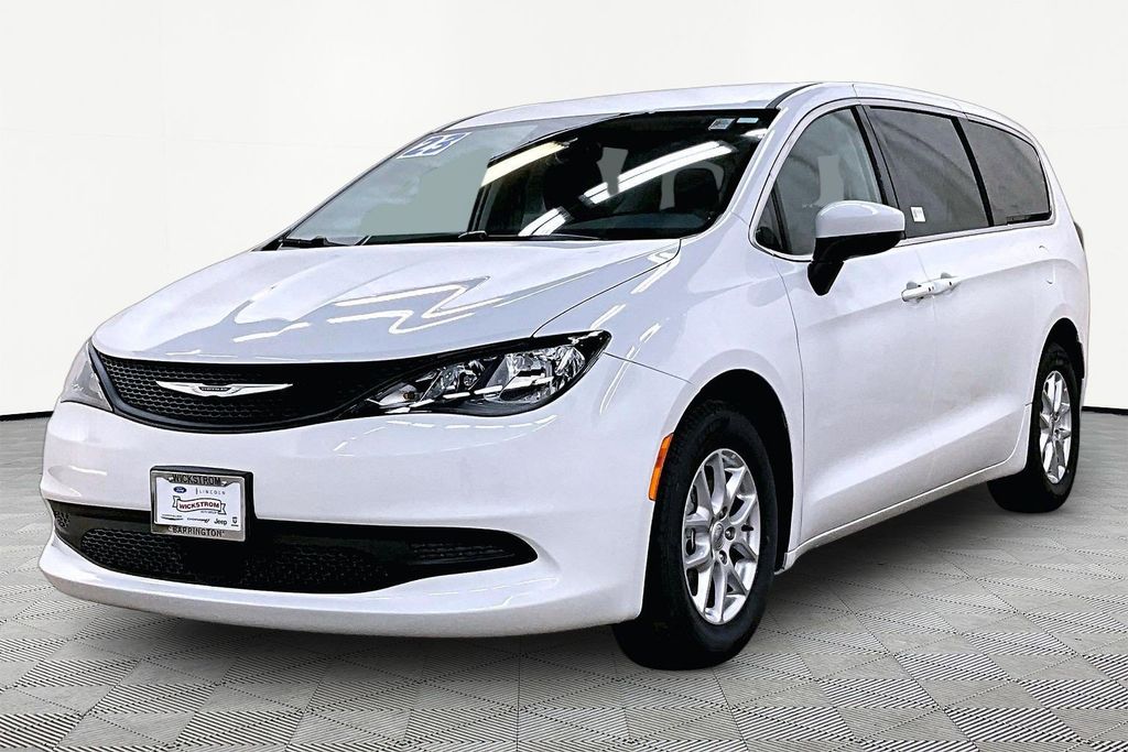 2023 Chrysler Voyager LX FWD