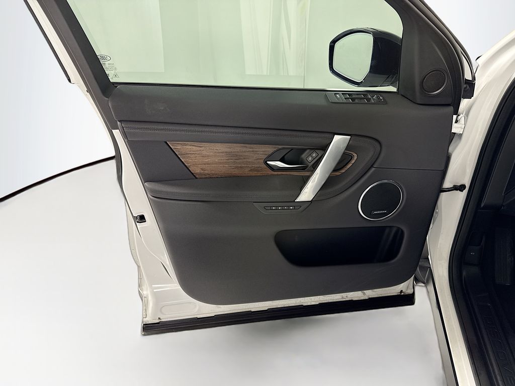 Thumbnail: 2025 Land Rover Discovery Sport - 25
