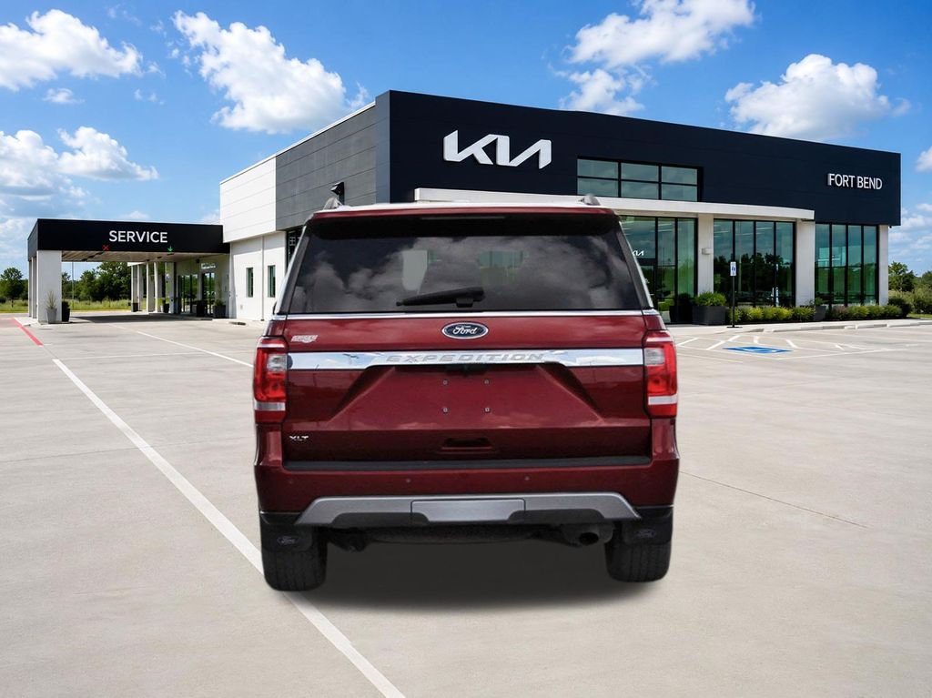 2018 Ford Expedition XLT Red at Autostrade