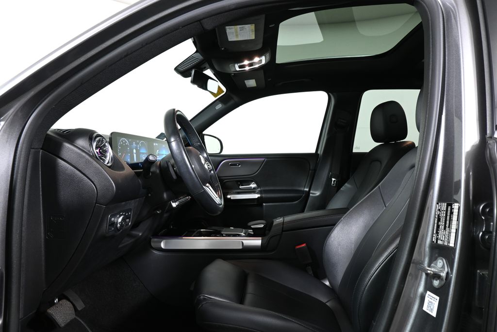 Thumbnail: 2022 Mercedes-Benz GLB - 3