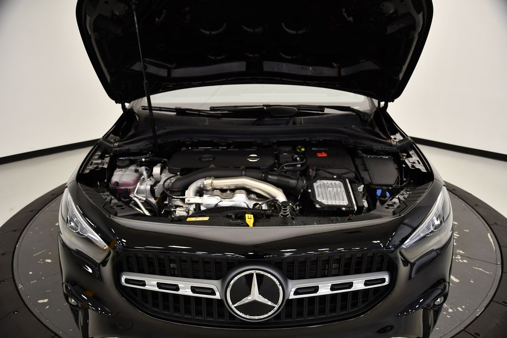 2025 Mercedes-Benz GLA 250 4MATIC 12