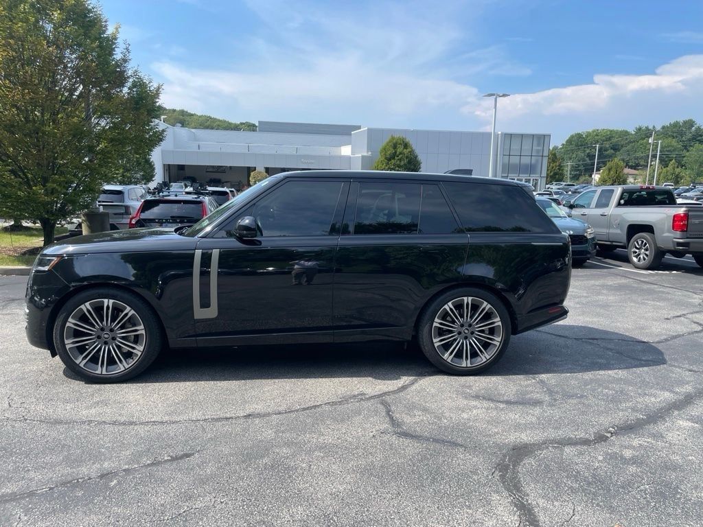 Certified Used 2025 Black Land Rover SE image 3