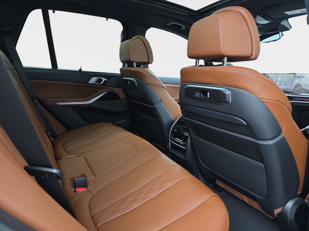 New 2026 Manhattan Green Metallic BMW M60i image 11