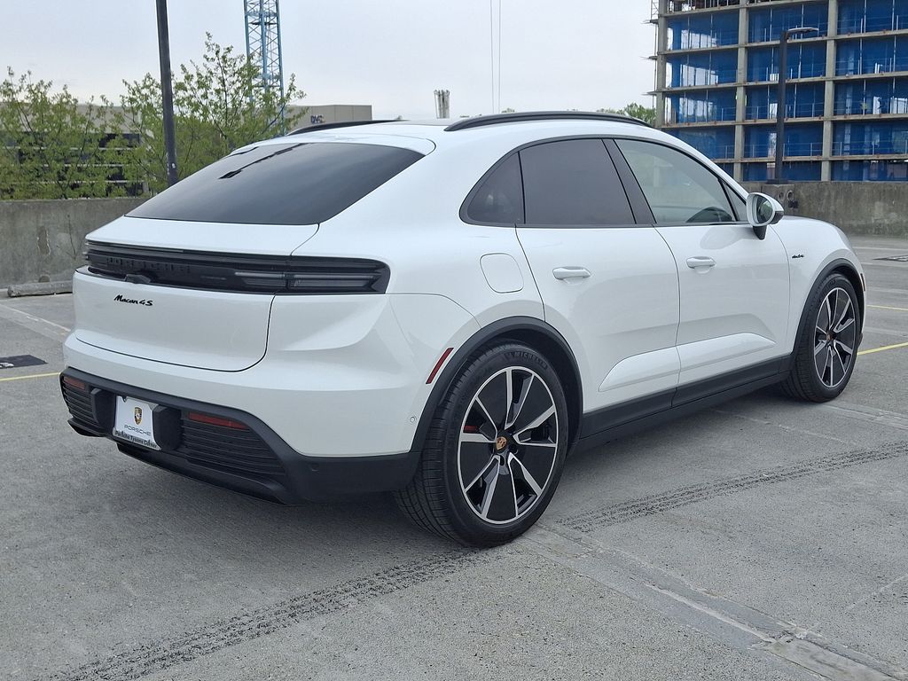 Thumbnail: 2025 Porsche Macan - 8