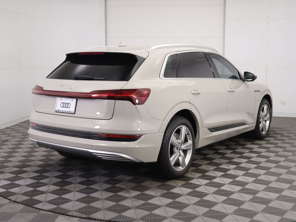 Thumbnail: 2019 Audi e-tron - 5