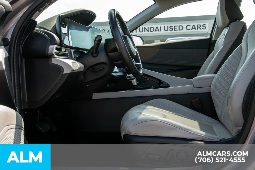 2024 Hyundai Elantra Limited photo 10