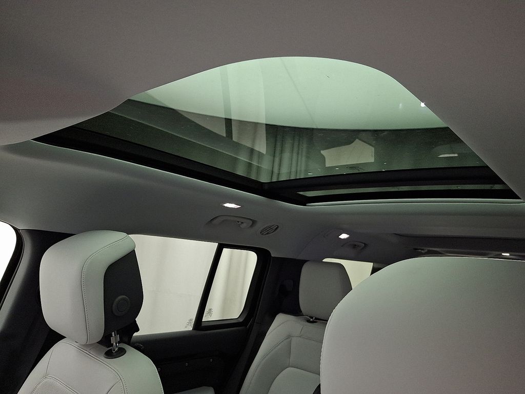 Thumbnail: 2025 Land Rover Defender - 9