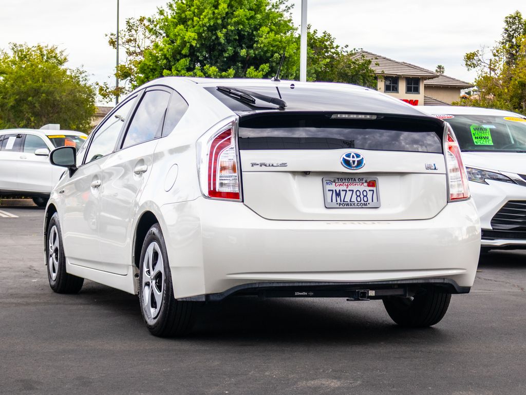 Used 2015 White Toyota Two image 9
