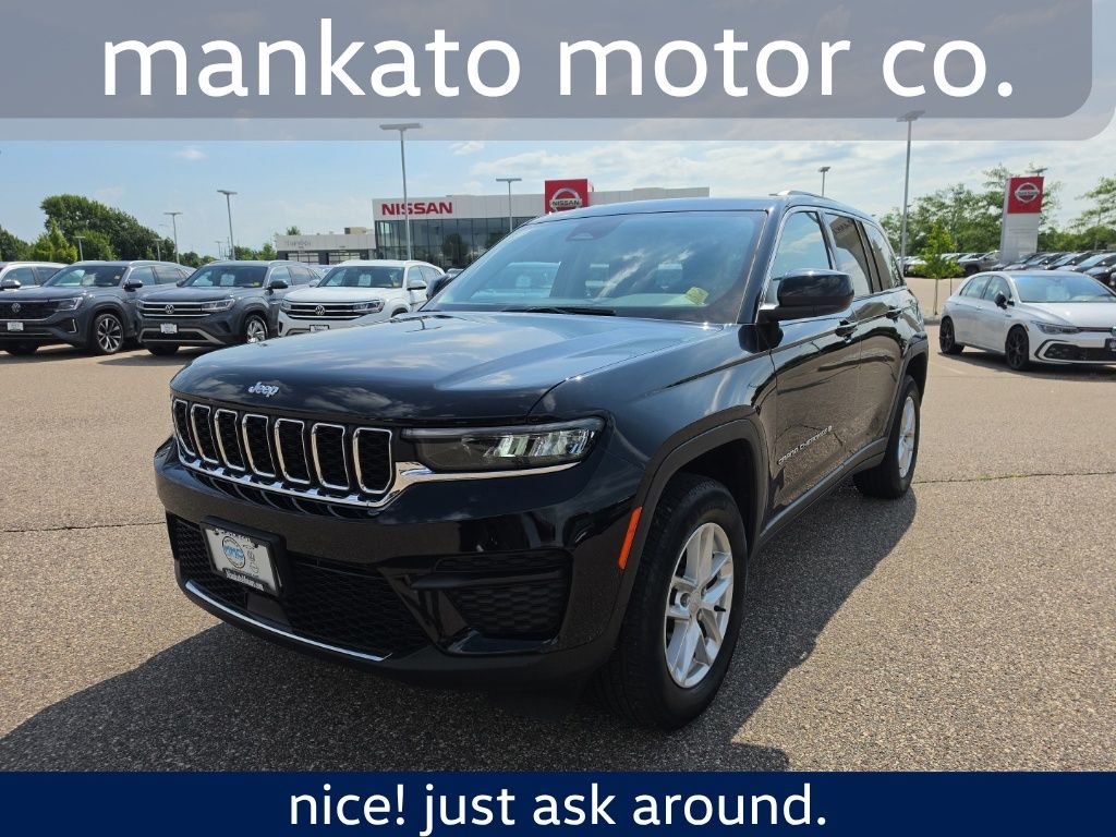 Diamond Black Crystal Pearlcoat 2023 Jeep Grand Cherokee SUV / Crossover Four-Wheel Drive 8-Speed Automatic