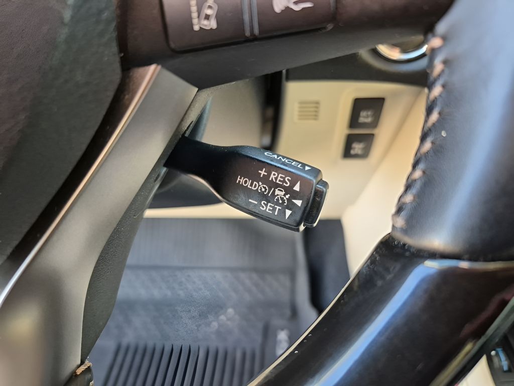 Used 2023 White Lexus 460 Luxury image 36