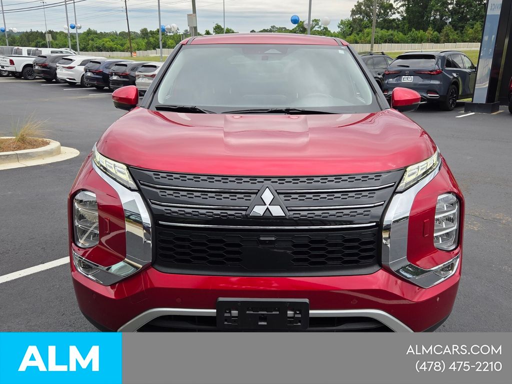 Used 2024 Red Mitsubishi SE image 3