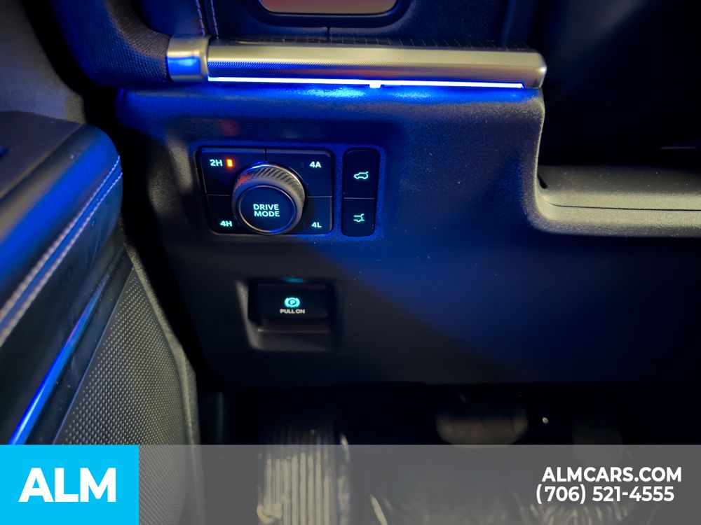 Used 2025 Black Metallic Ford Platinum image 30