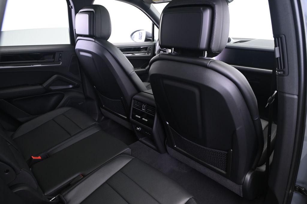 Thumbnail: 2025 Porsche Cayenne - 17