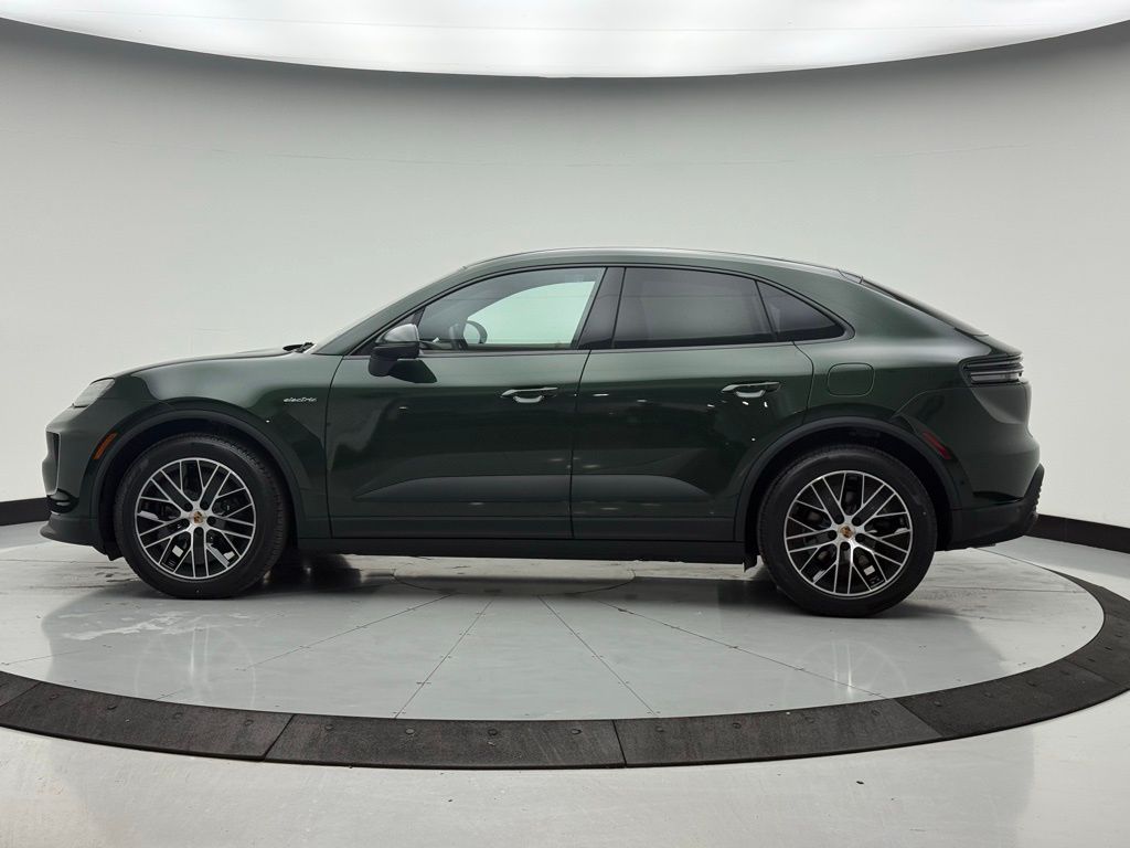Thumbnail: 2026 Porsche Macan - 2
