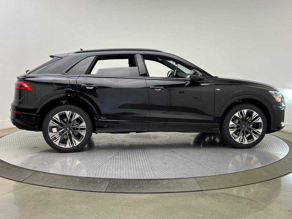 Thumbnail: 2026 Audi Q8 - 6