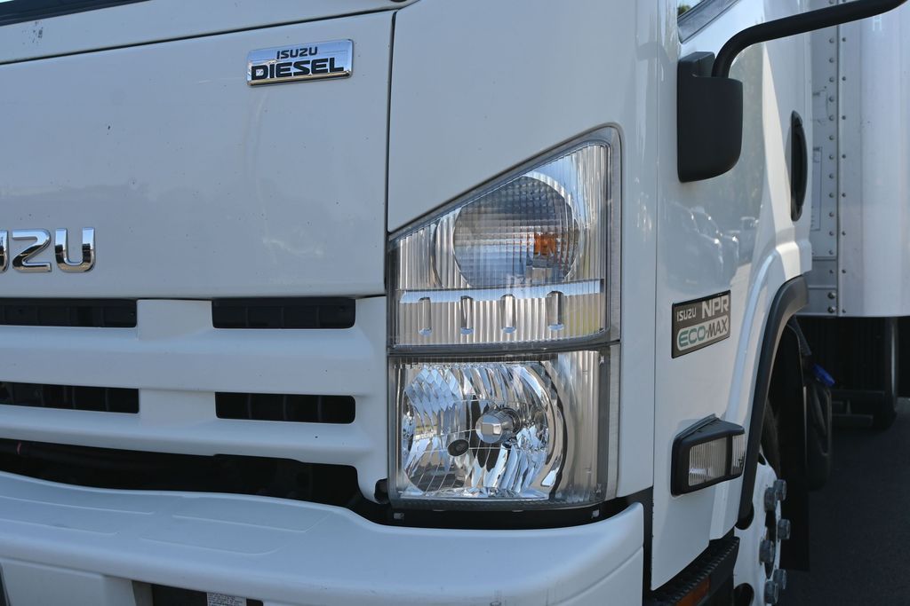 2013 Isuzu NPR DSL REG AT ECO-MAX 