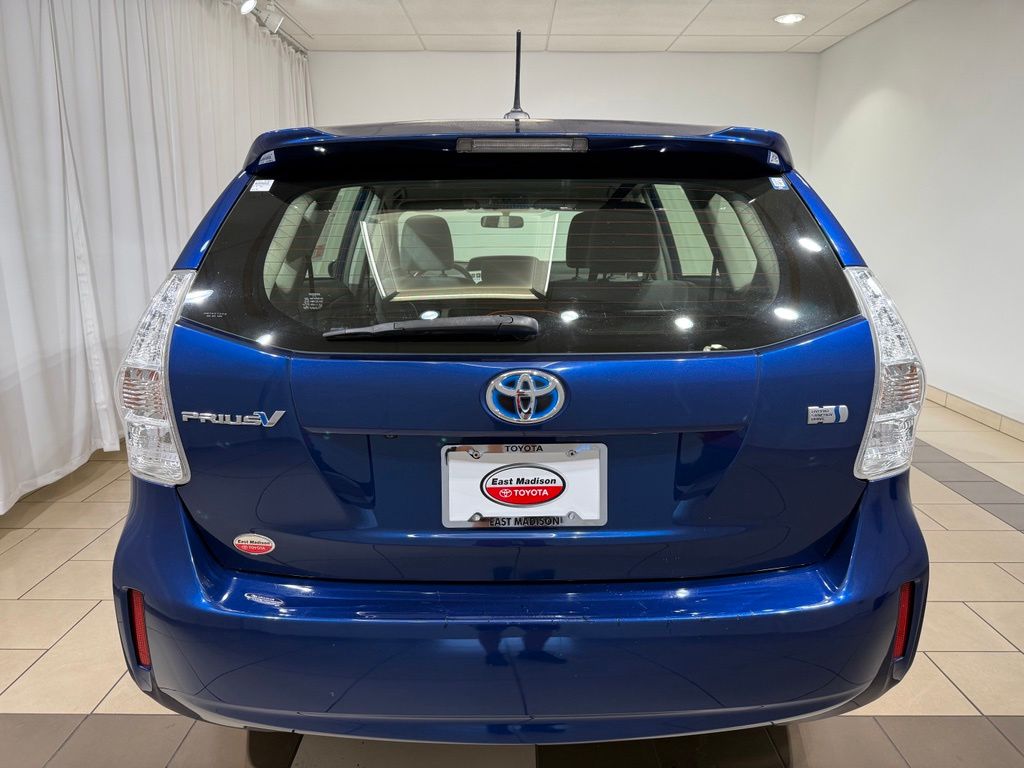 Thumbnail: 2012 Toyota Prius v - 4
